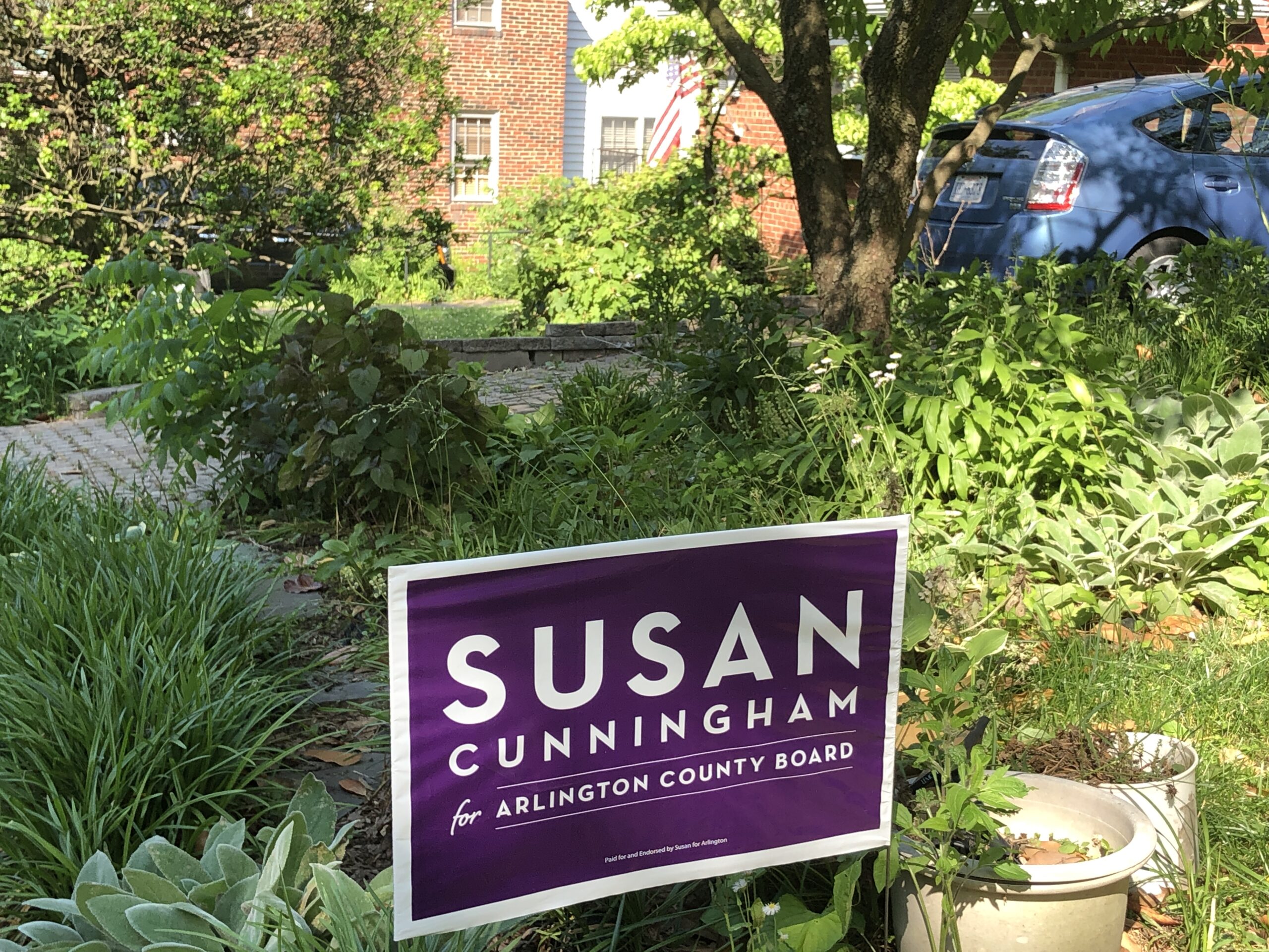 A yard sign for Susan Cunningham for Arlington County Commission.